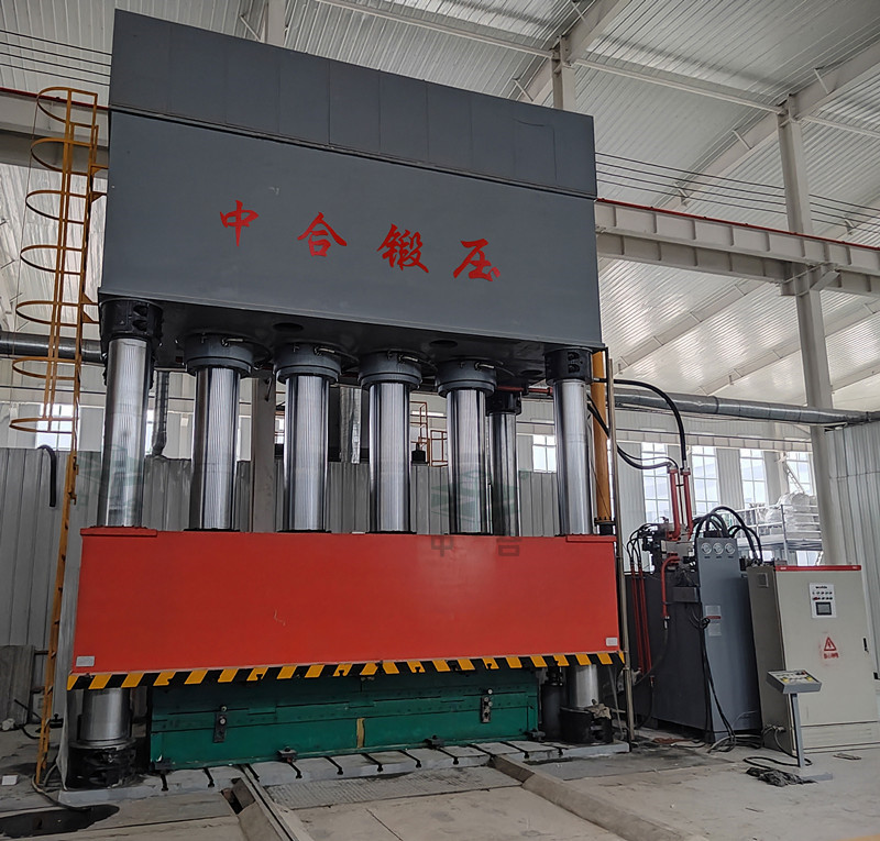 汽車覆蓋件成型設(shè)備_2500噸四柱液壓機