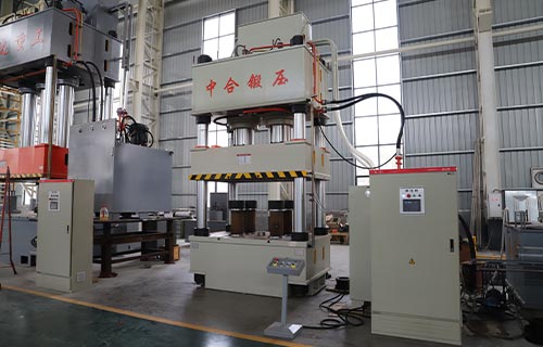 購買800噸四柱液壓機時需要考慮哪些因素？