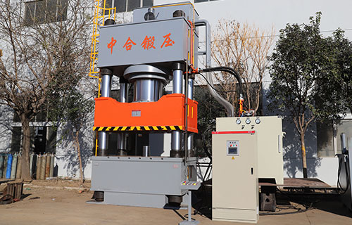 如何選擇適合的滕州2000噸四柱液壓機(jī)？